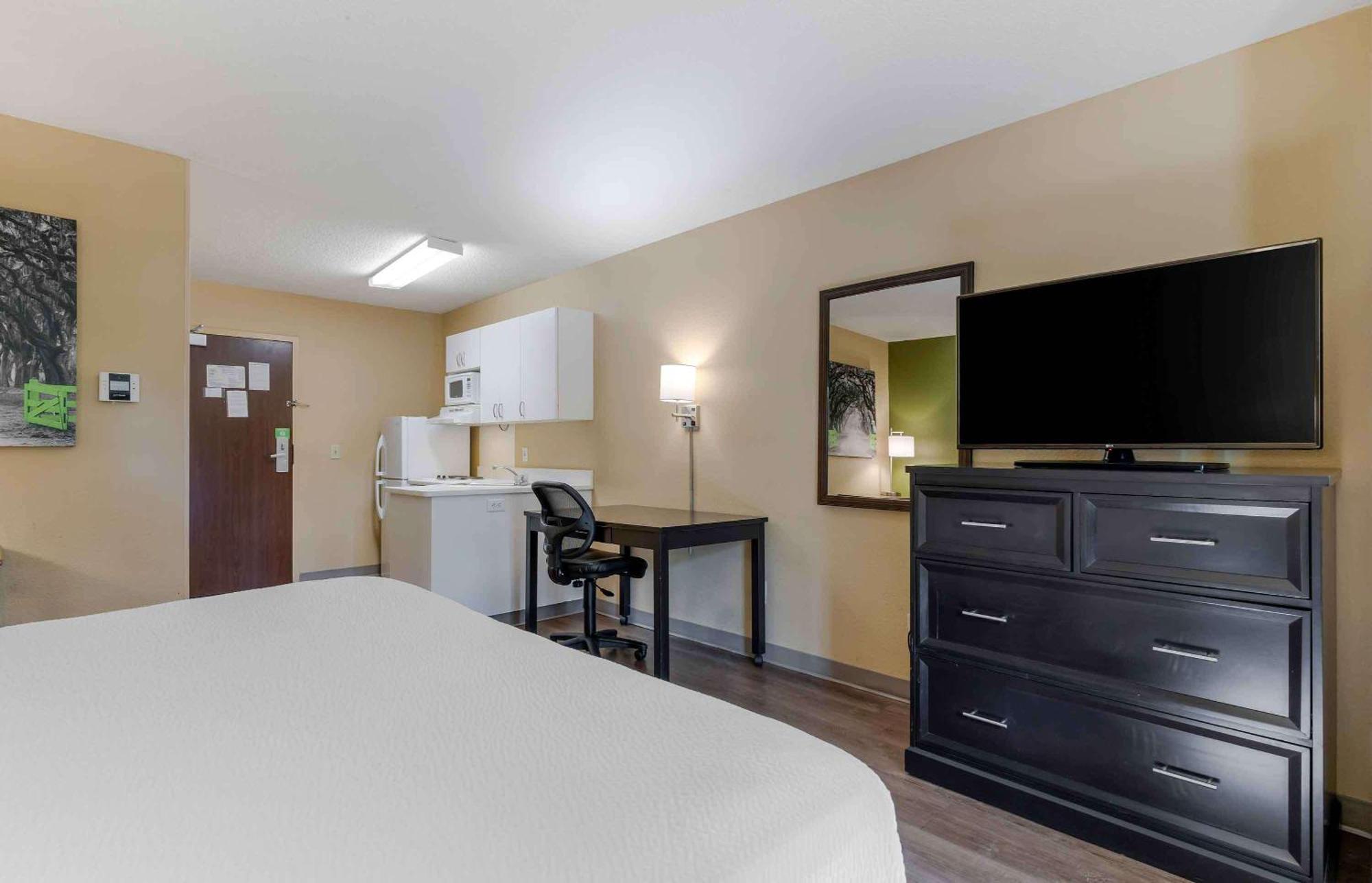 Extended Stay America Select Suites Tampa Airport Memorial Hwy West Chase Eksteriør bilde