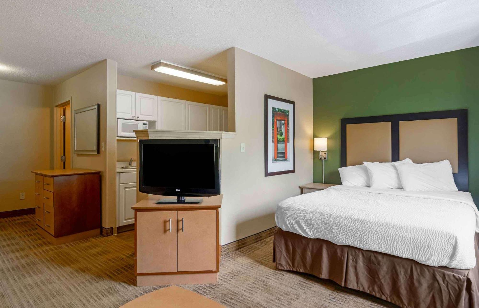 Extended Stay America Select Suites Tampa Airport Memorial Hwy West Chase Eksteriør bilde