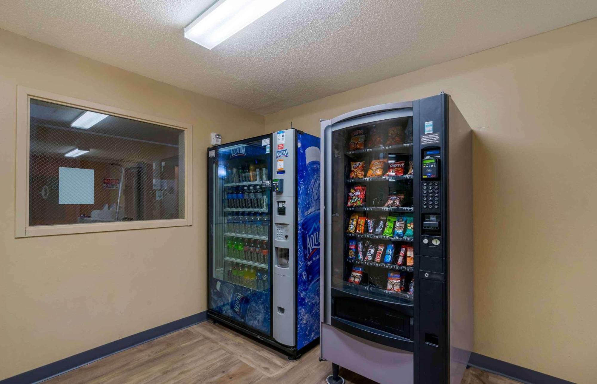 Extended Stay America Select Suites Tampa Airport Memorial Hwy West Chase Eksteriør bilde