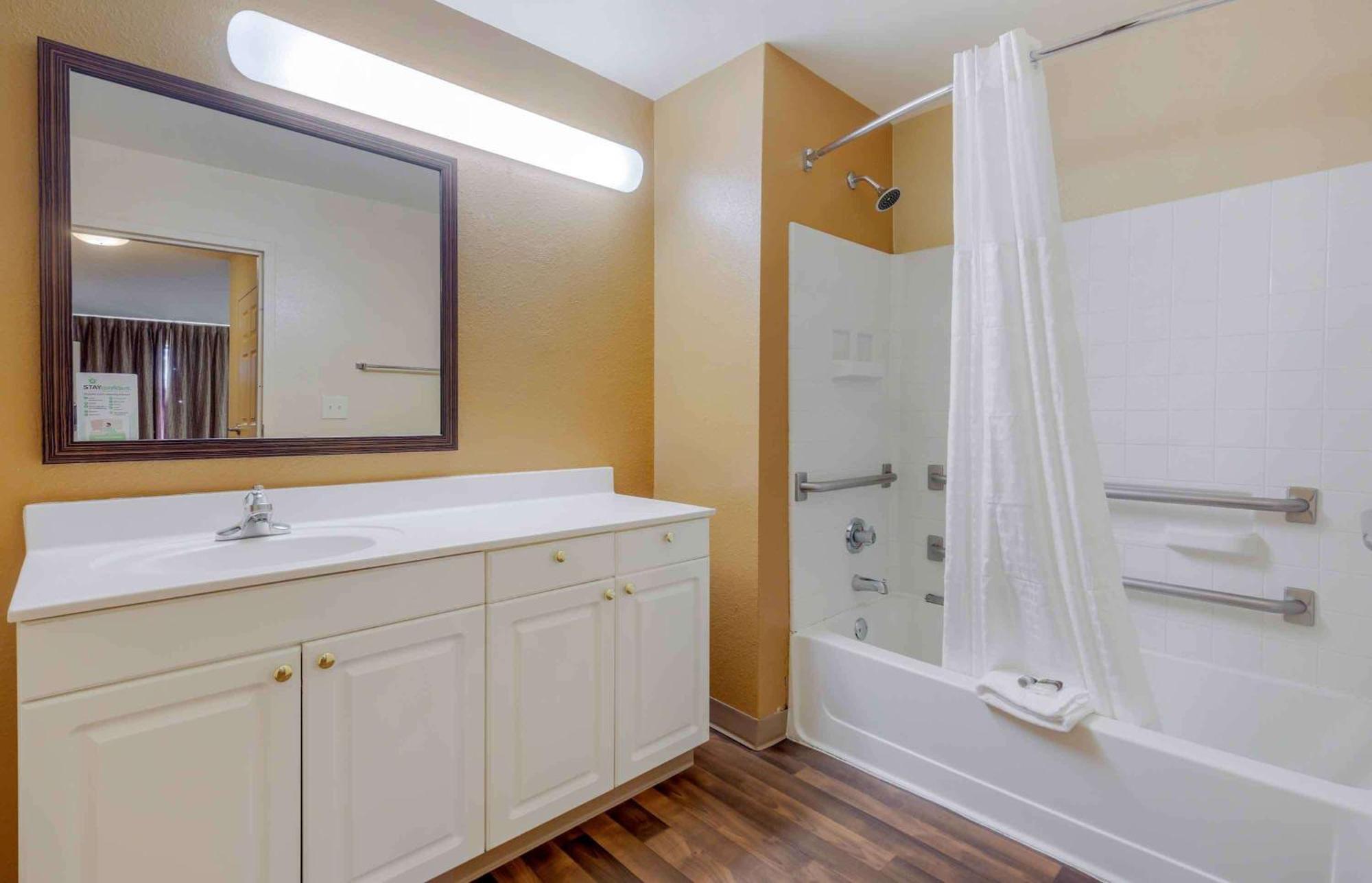 Extended Stay America Select Suites Tampa Airport Memorial Hwy West Chase Eksteriør bilde