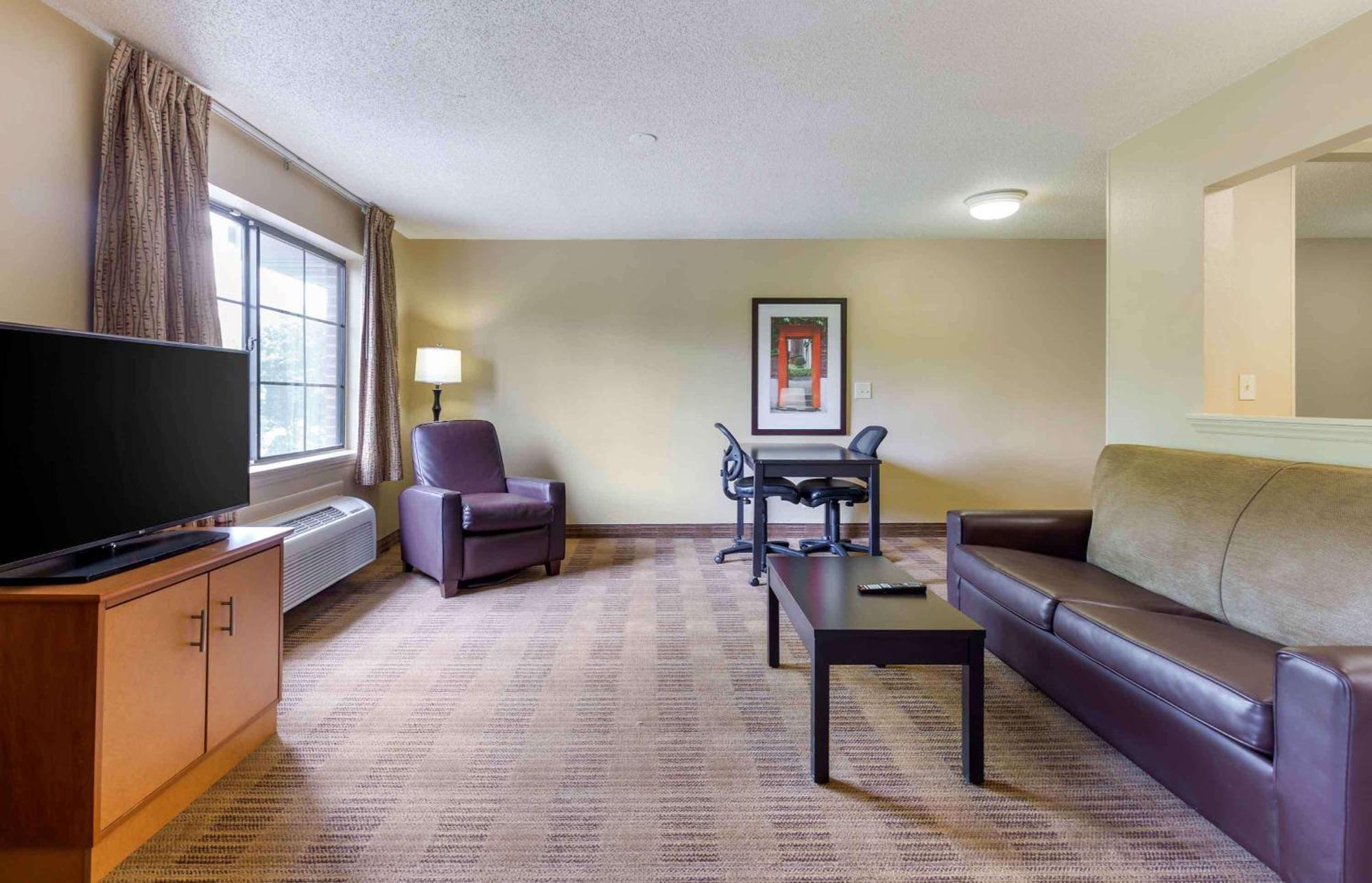 Extended Stay America Select Suites Tampa Airport Memorial Hwy West Chase Eksteriør bilde