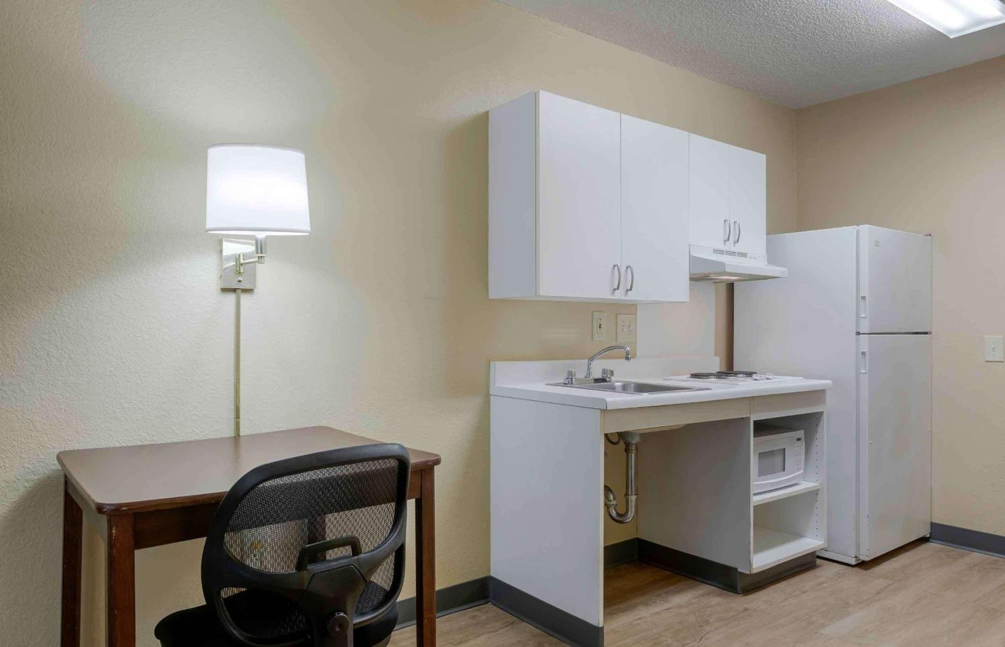 Extended Stay America Select Suites Tampa Airport Memorial Hwy West Chase Eksteriør bilde