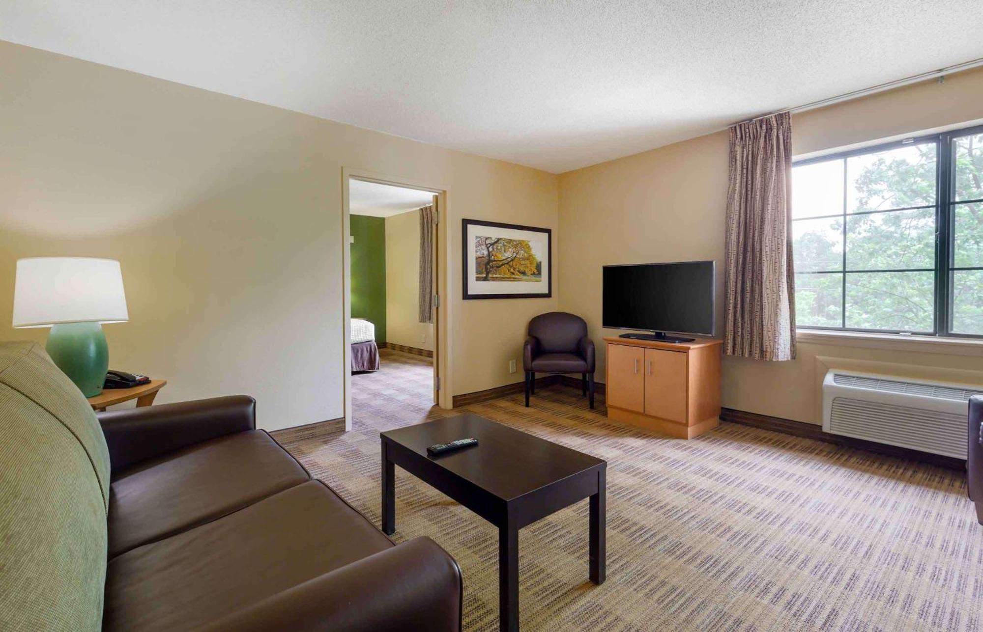 Extended Stay America Select Suites Tampa Airport Memorial Hwy West Chase Eksteriør bilde