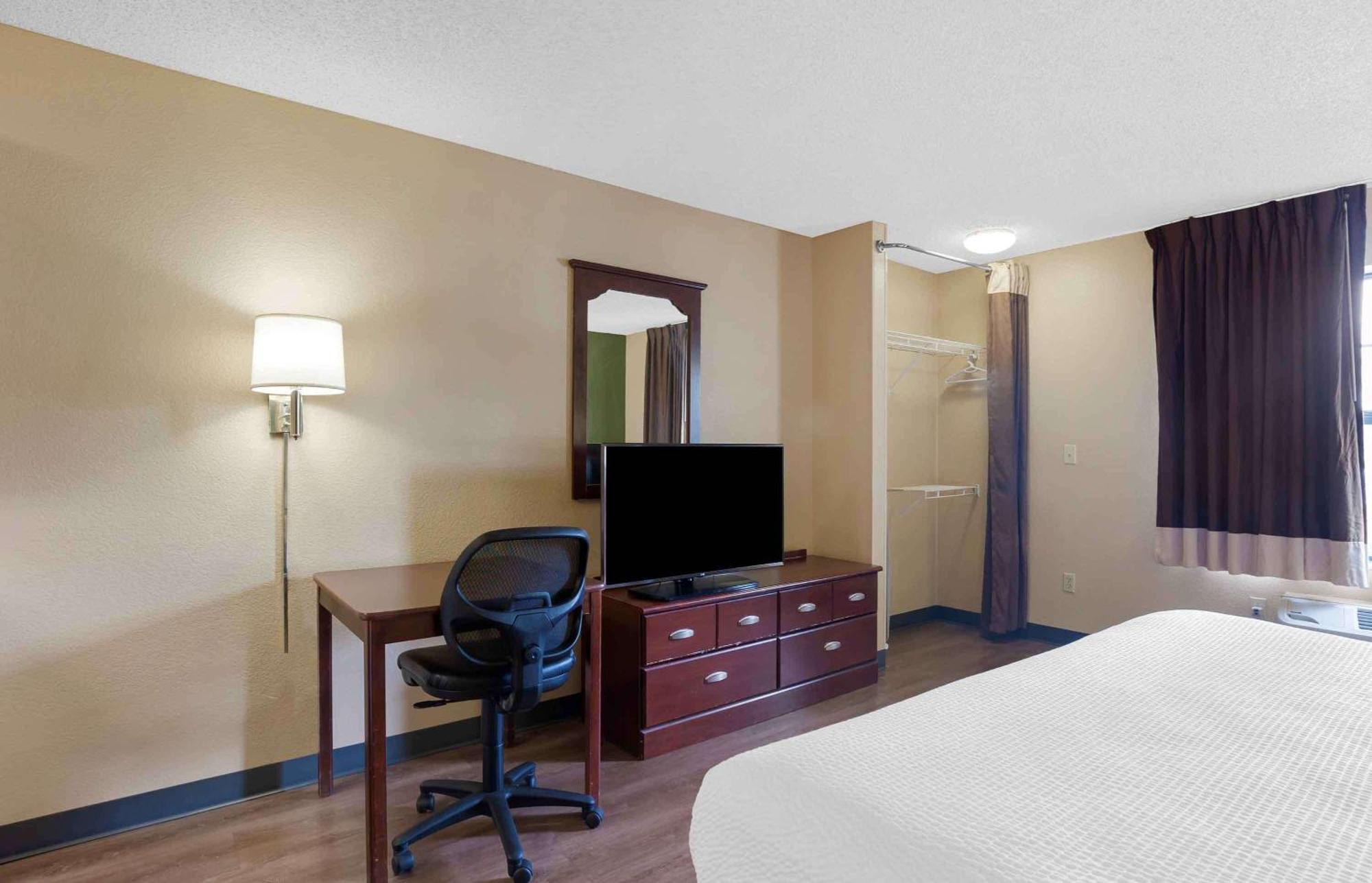 Extended Stay America Select Suites Tampa Airport Memorial Hwy West Chase Eksteriør bilde