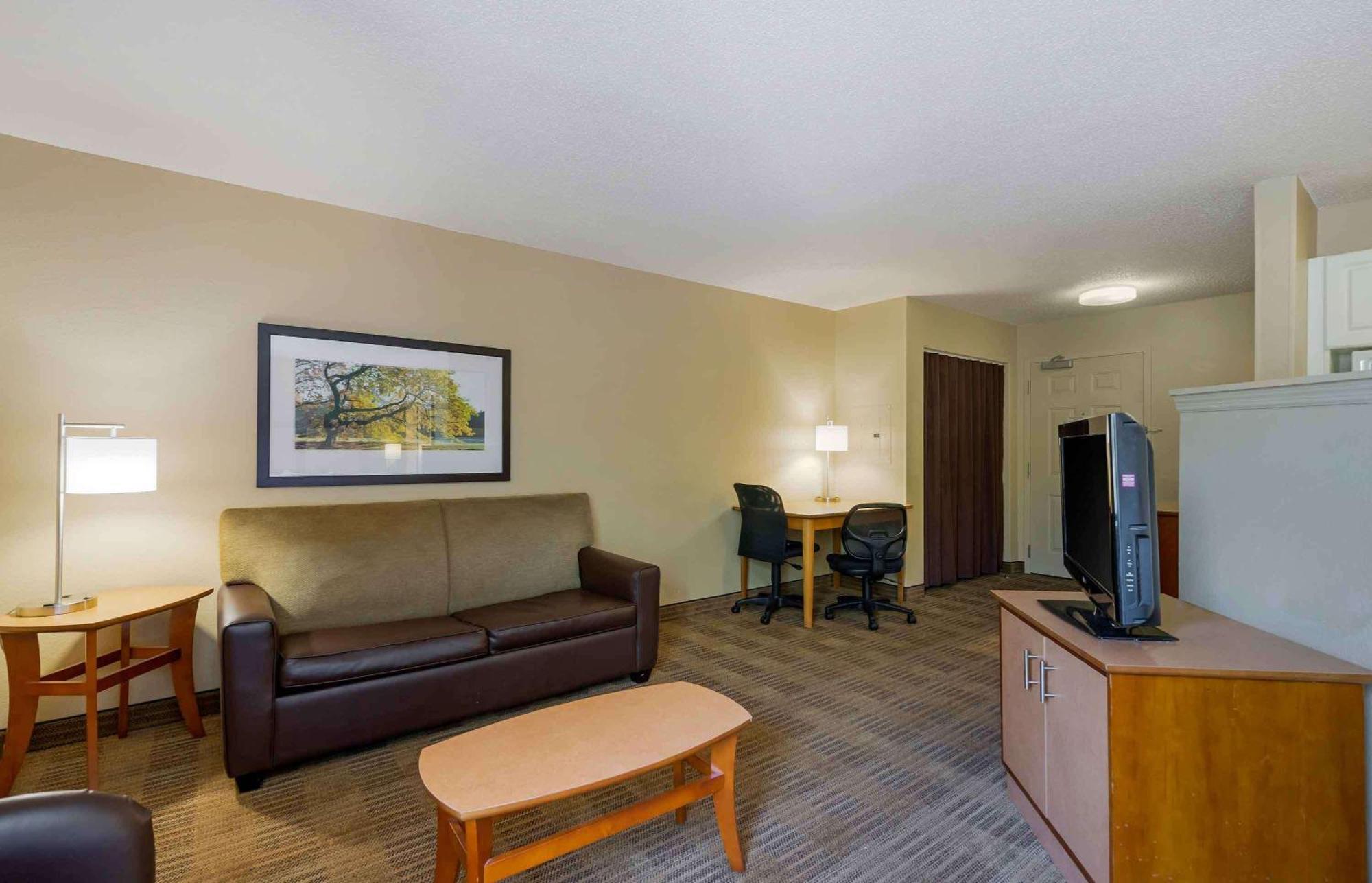 Extended Stay America Select Suites Tampa Airport Memorial Hwy West Chase Eksteriør bilde