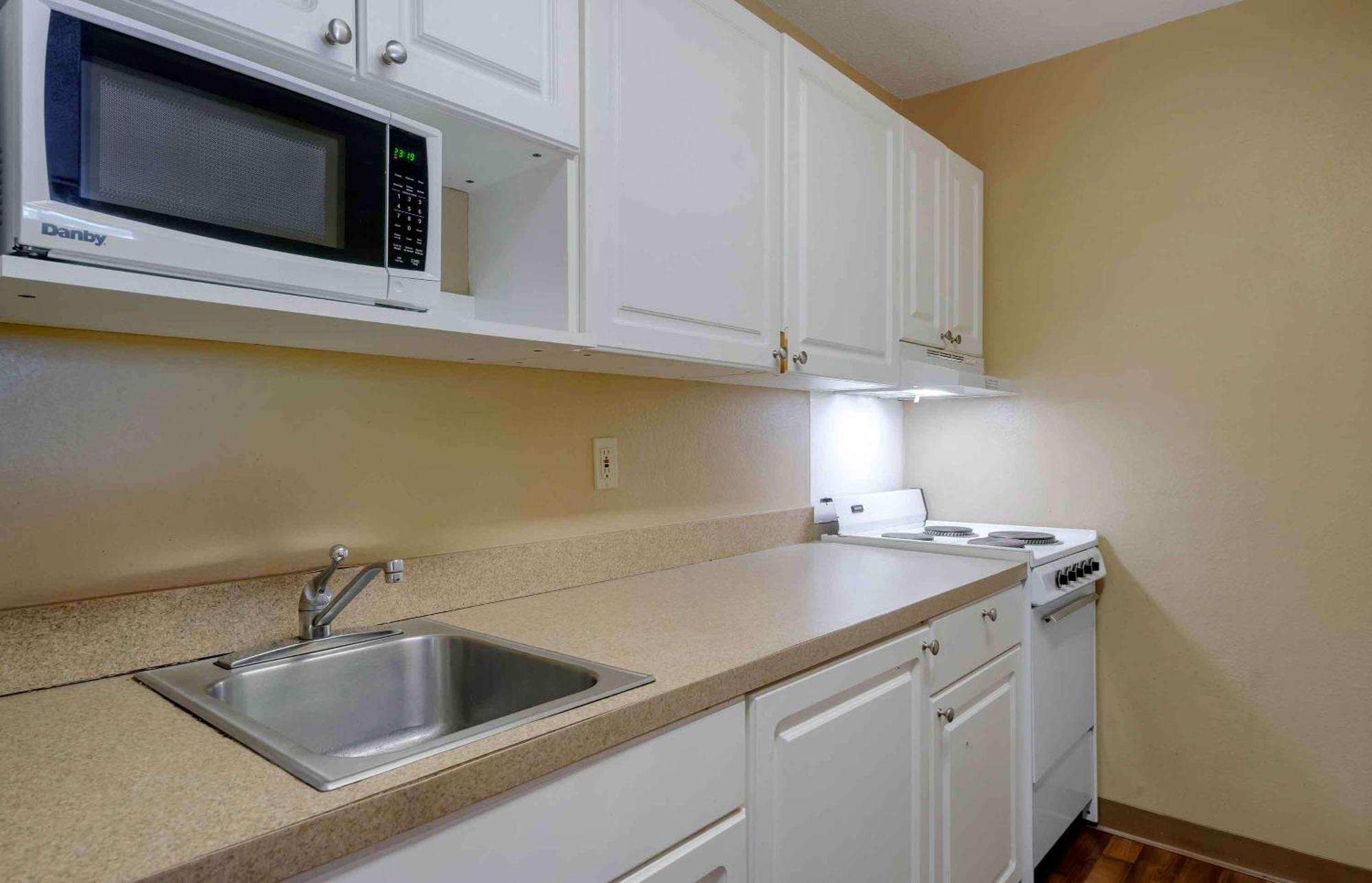 Extended Stay America Select Suites Tampa Airport Memorial Hwy West Chase Eksteriør bilde